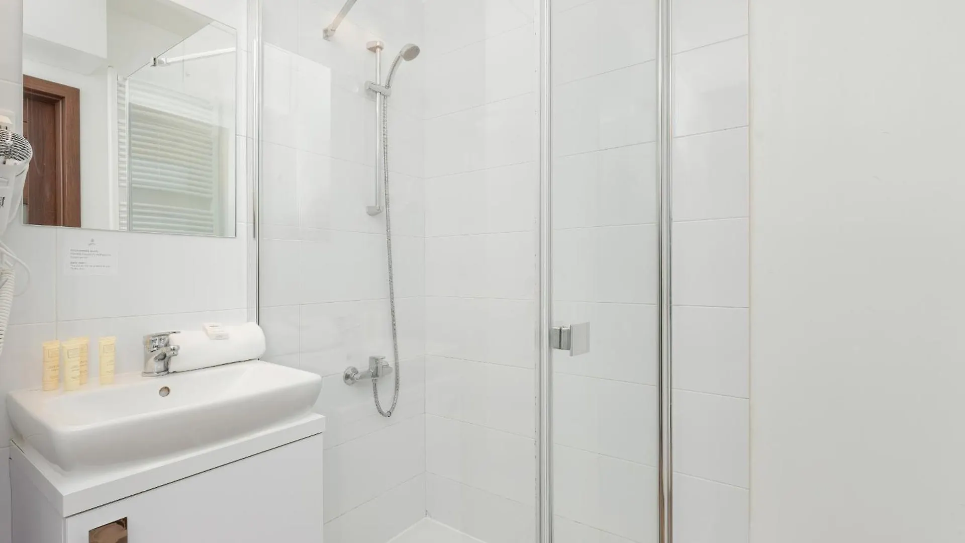 Cztery Oceany Studio For 4 Guests With Balcony & Parking Gdansk By Noclegi Renters Apartment